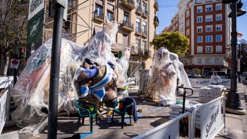 Falla prepared for its set up during the Plantá - Fallas Valencia