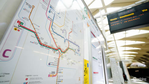 Mapa de la red del metro disponible en una estación