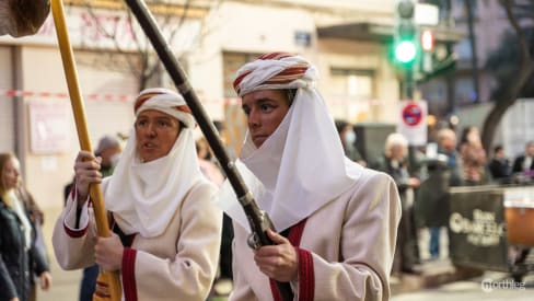 Two performers for Moros y Cristianos.