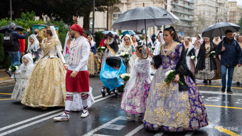 Falleras and falleros walking to Plaza de la Virgen for the Ofrenda de Flores.