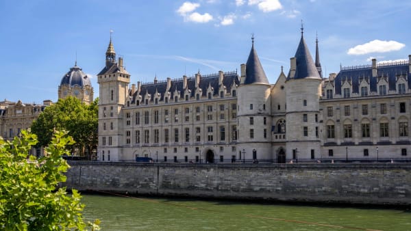 Conciergerie in Paris - exteriors