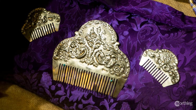 Decoration used for fallera hairstyles in Valencia