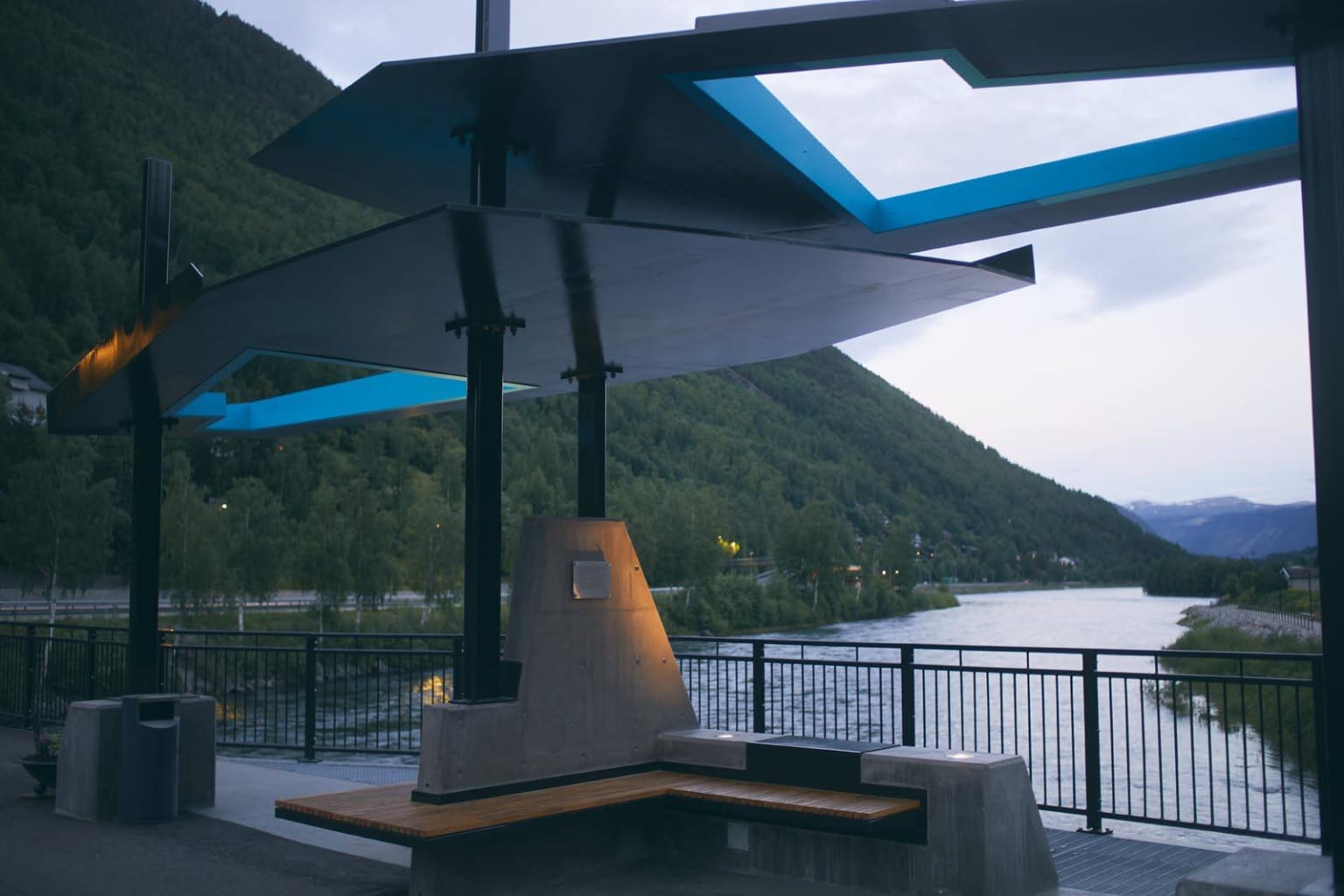 Jan Christensen og Marius Dahl, Båret av vinden, ført av strømmen