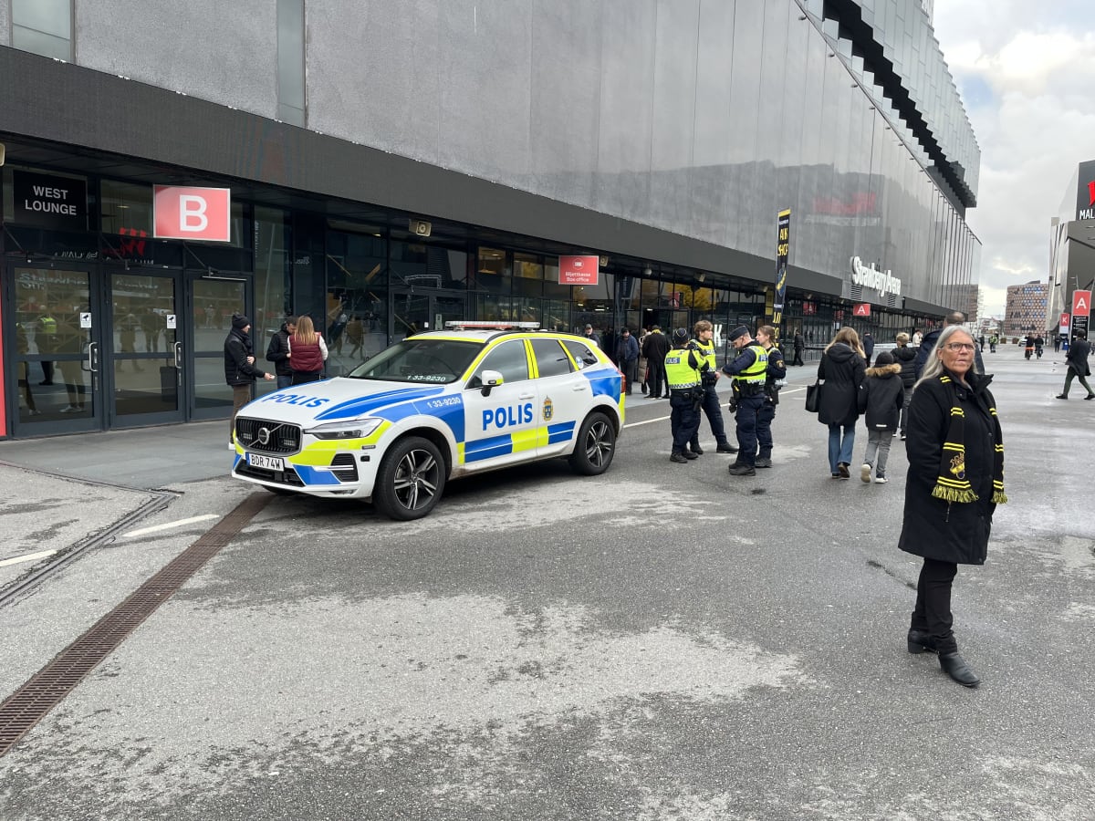 Motorcykelolycka på Frösundaleden i Solna – kvinna i 65-årsåldern skadad
