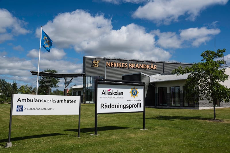 Singelolycka och uthusbrand i Örebro län under natten