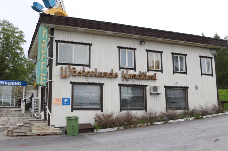 Grannlåtsbroderi på smycken