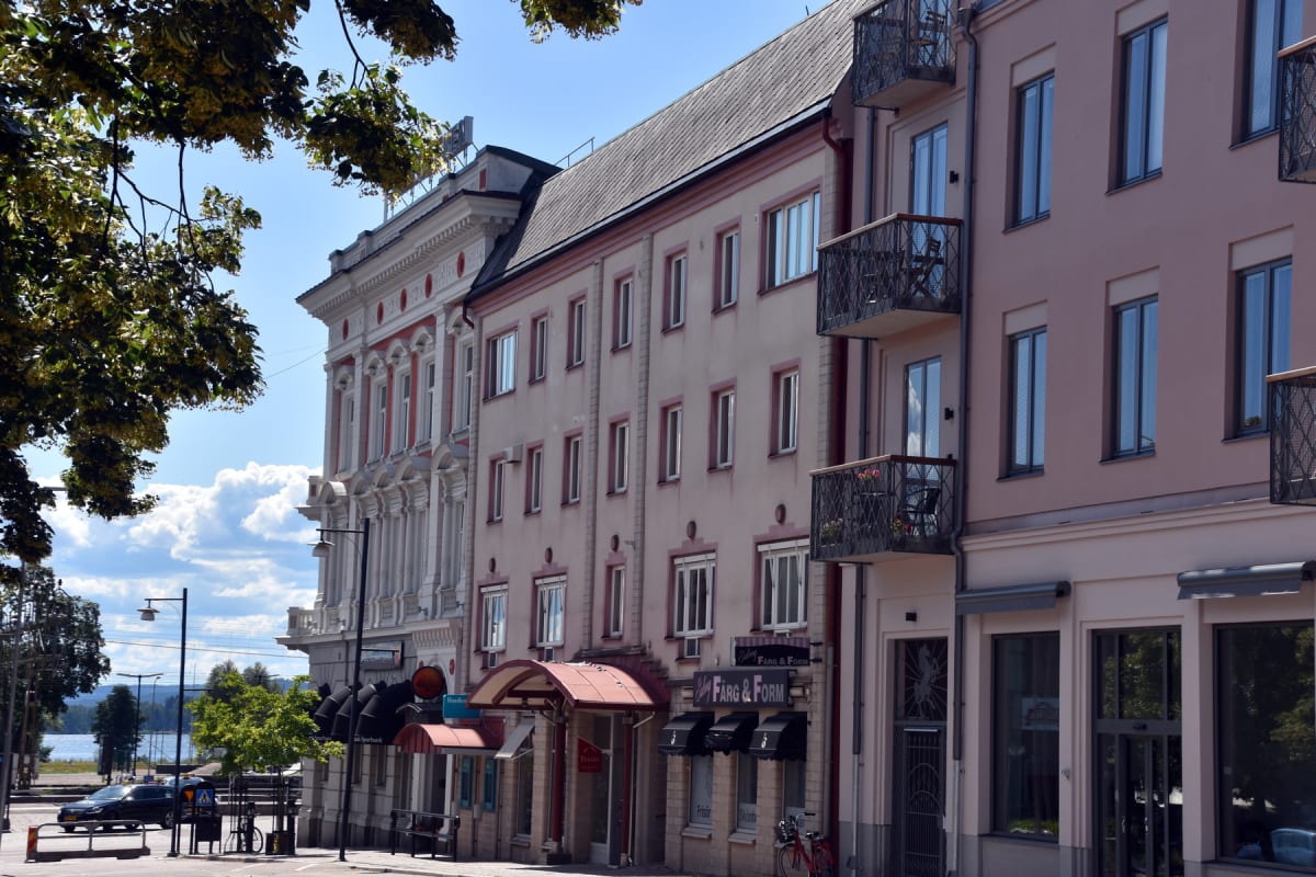 Moln över dagen och fokus på tryggare vård