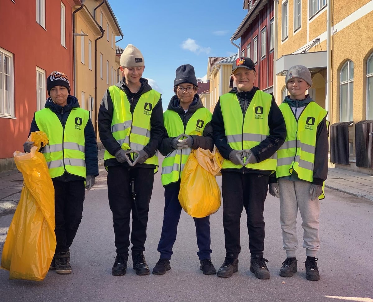 Heby och Sala städas från skräp när Apotea CleanUp Day kommer dit
