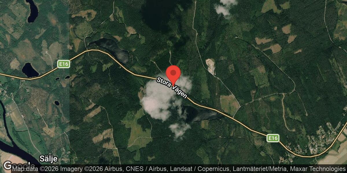 Olycka mellan två personbilar på E16 vid Dala-Floda