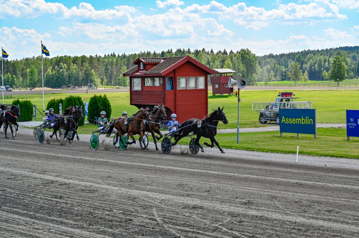 Kvällstrav med Superdeal & V64®