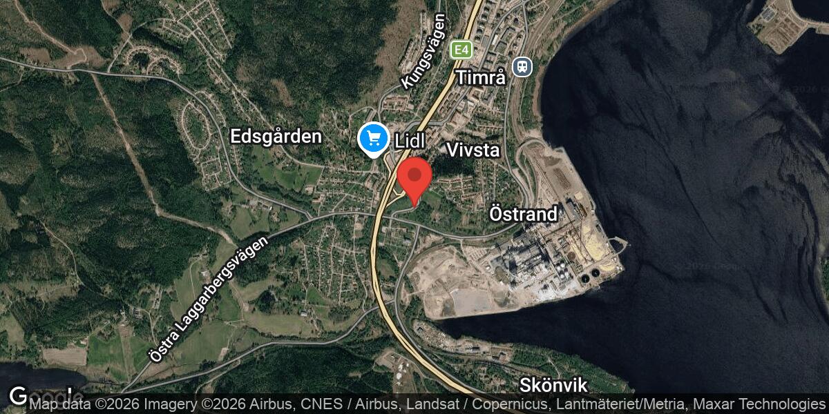 Fyra träd blockerade väg 631 mellan E4 och Väg 648 i Timrå