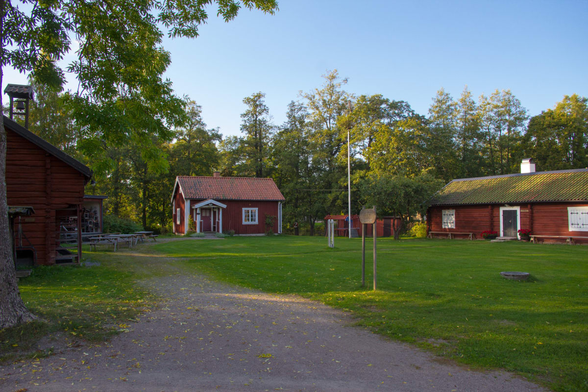 Morgonrapport: klart väder, vandring och internationell oro
