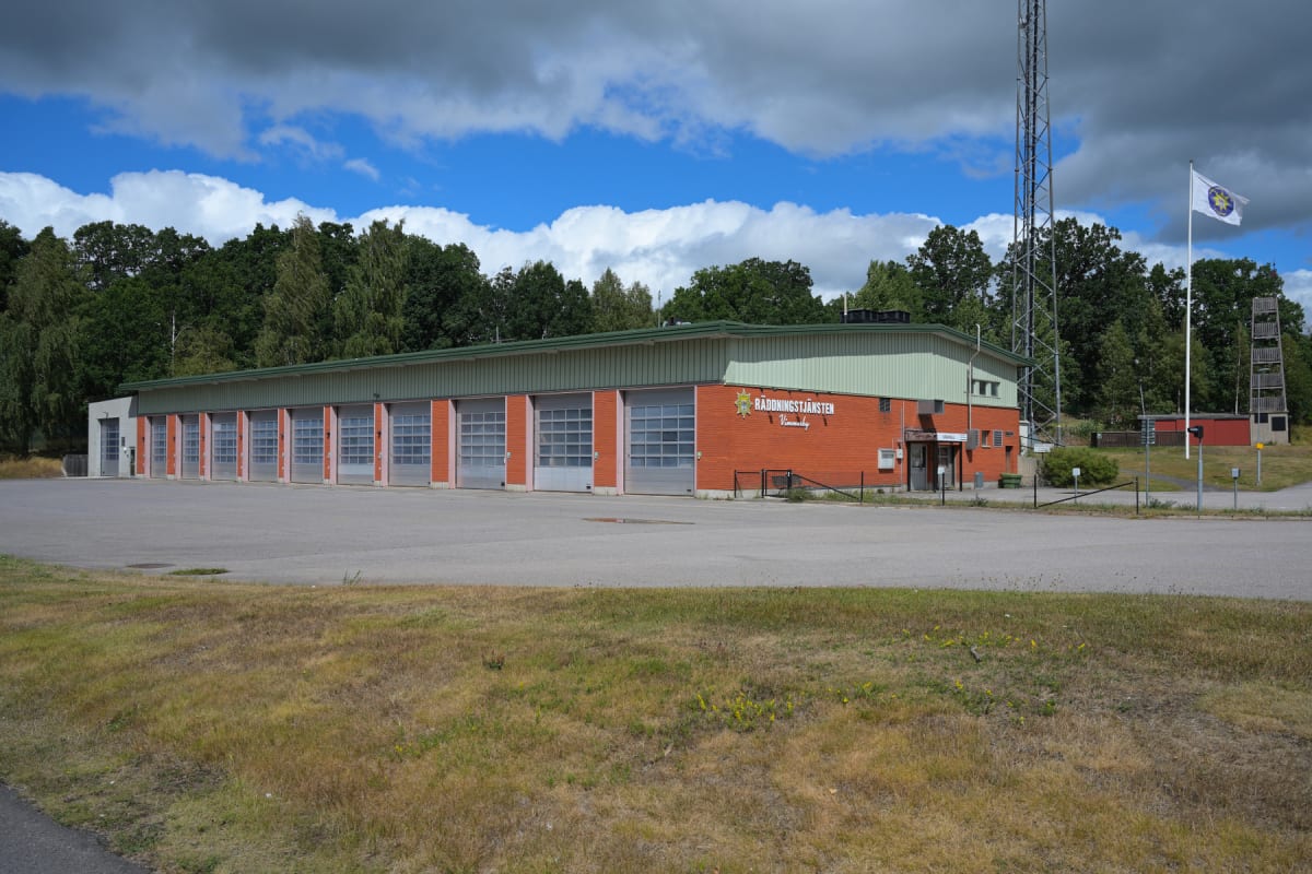 Villa i Vimmerby i brand – polis bistår vid släckningsarbete