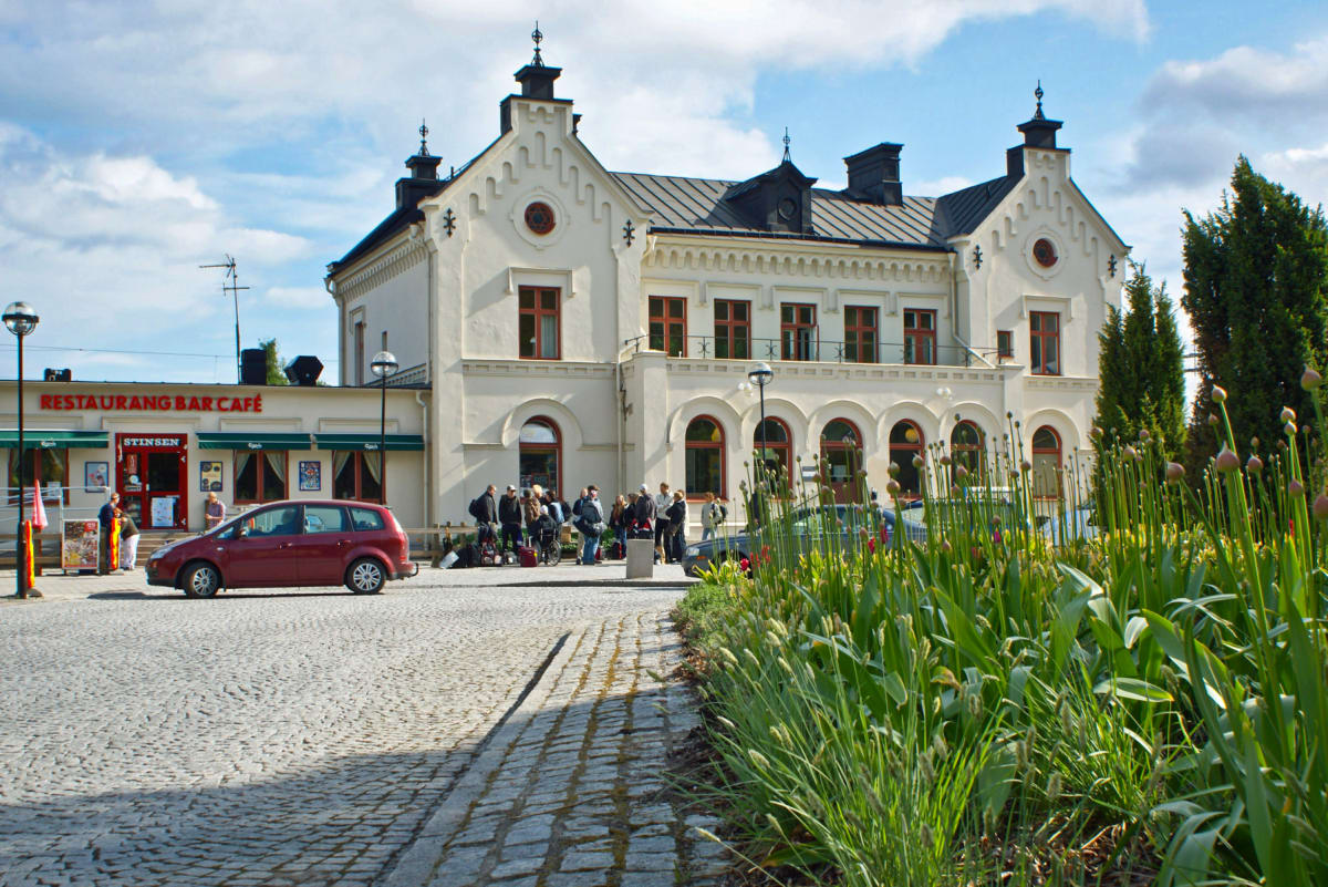 Skadegörelse på grävmaskin vid skola i centrala Enköping