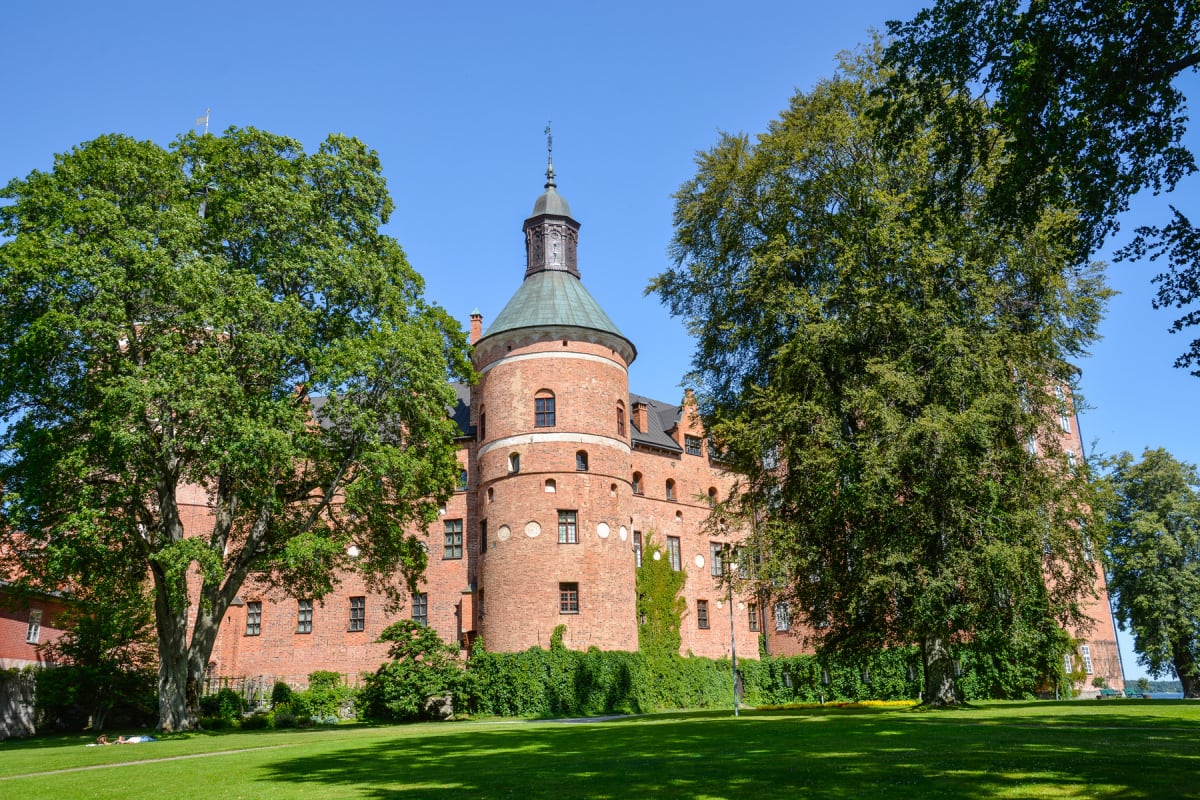 Gripsholm flaggar på halv stång efter kung Harald V:s död