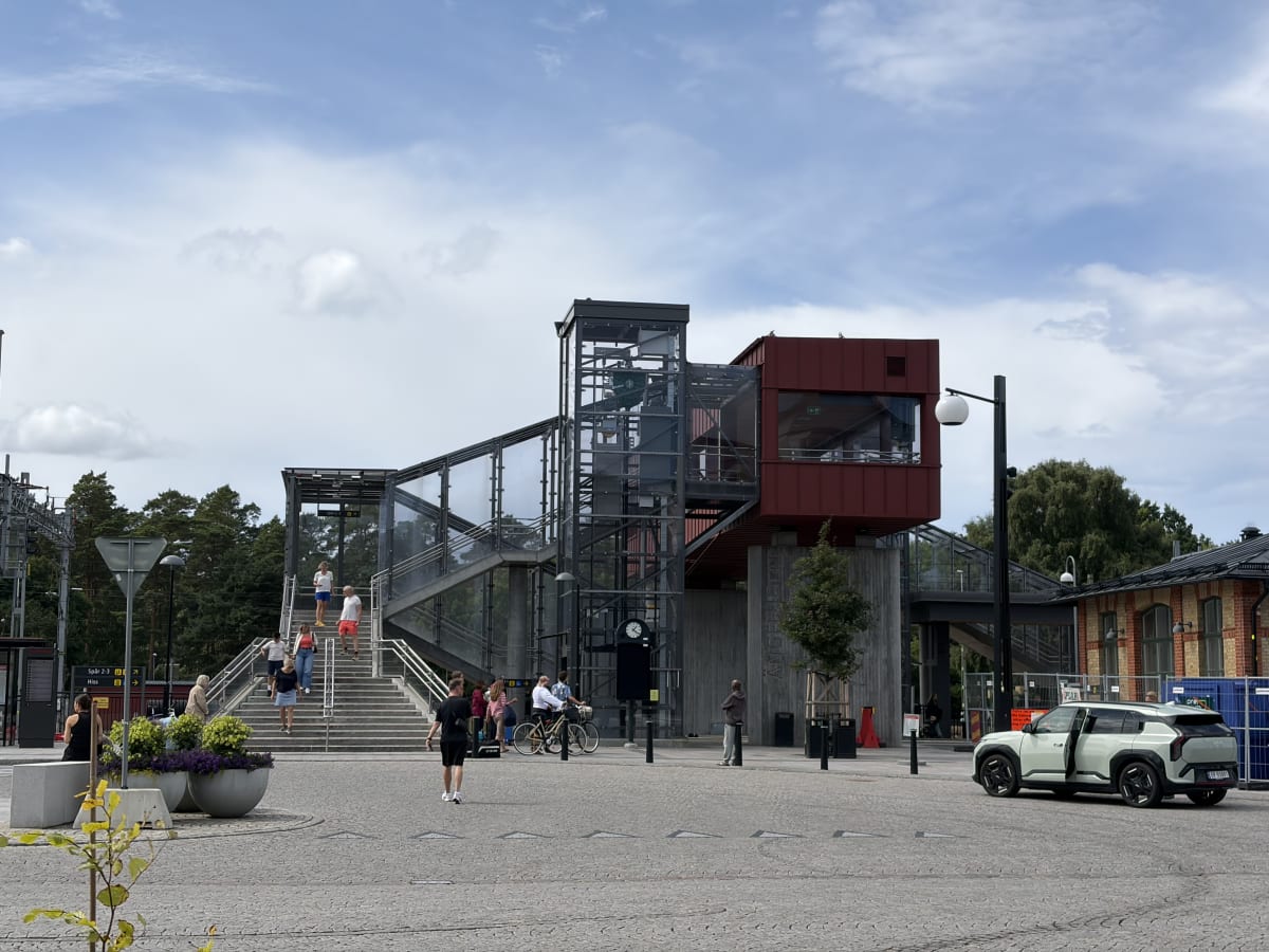 Morgonkoll: regnskurar, Hemslöjd och Rönneracet