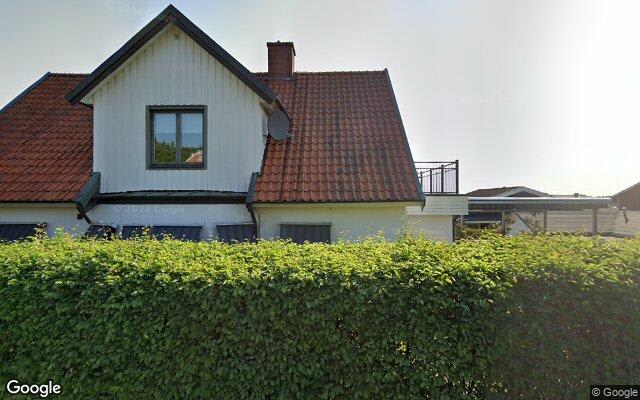 Villa på Bivägen 1 i Båstad såld för 9 850 000kr