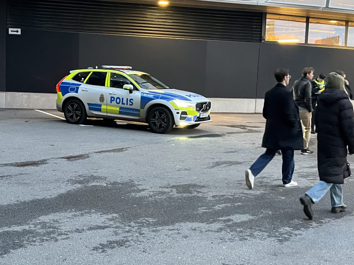 Misstänkt smitning efter kollision vid påfart i Solna