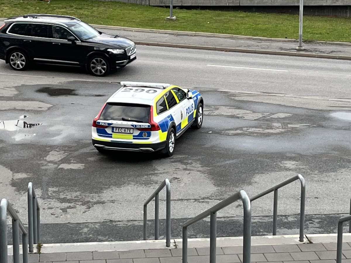 Man gripen i Solna efter inbrottsförsök och skadegörelser