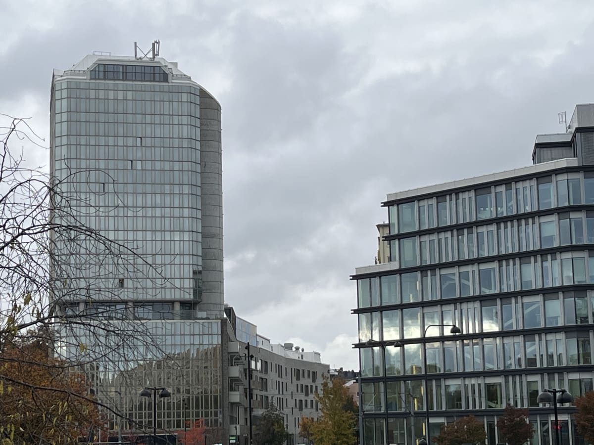 Moln över Solna och en öppen mötesplats för unga