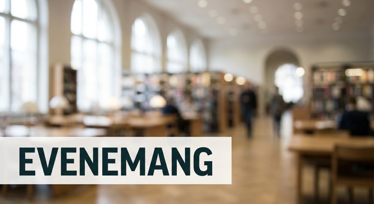 Bilden visar ett interiört perspektiv av ett stort rum, troligtvis en bibliotekssal eller läsesal, med hög takhöjd. Stora, välvda fönster syns i bakgrunden till vänster, vilket släpper in mycket naturligt ljus. I rummet finns flera träbord och stolar
