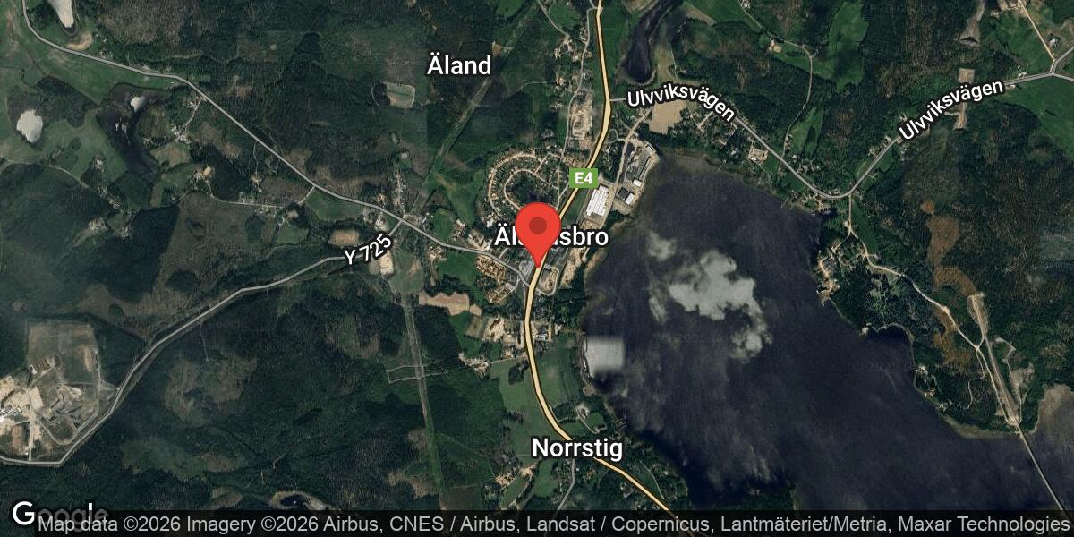 Lastbil i diket vid Älandsbro – E4 avstängd under bärgning