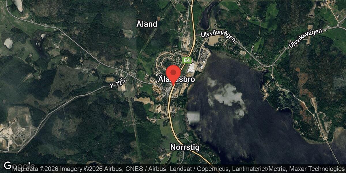 Lastbil körde delvis i diket vid Älandsbro – påverkan på E4 mot Sundsvall