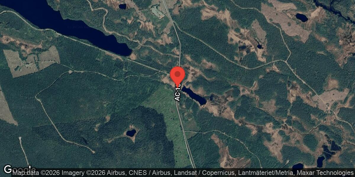 Brand i personbil på väg 1004 mellan Vormsele och Rökå