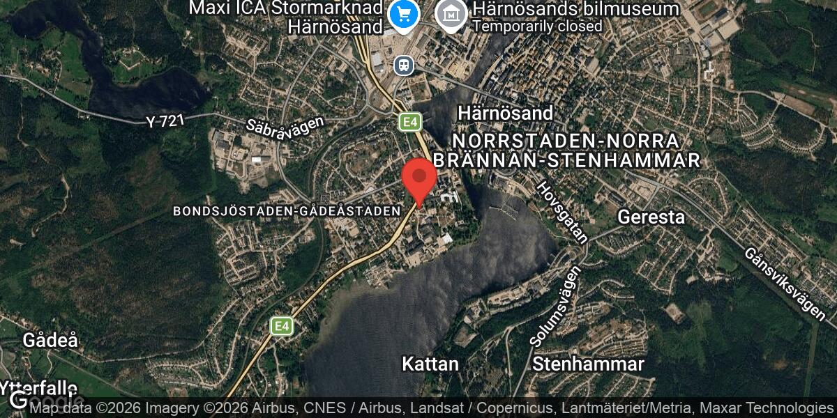 Mindre kollision mellan lastbil och personbil på E4 vid Härnösand