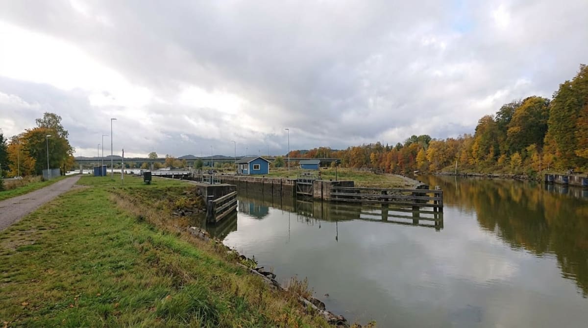 Passagen över slussportarna i Lilla Edet stängs av under undersökningar