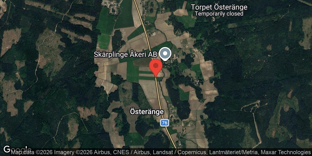 Olja på vägen efter lastbilsläckage på väg 76 mellan Försäter och Skärplinge