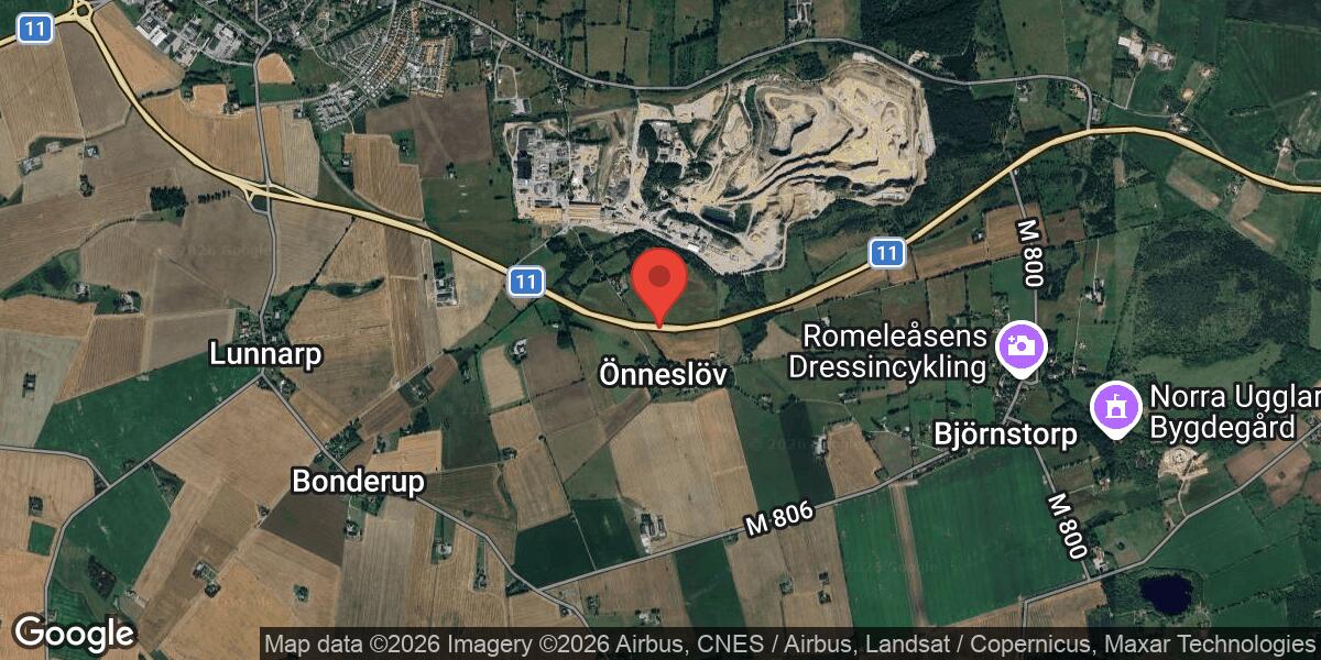 Singelolycka med större fordon stänger väg 11 vid Dalby