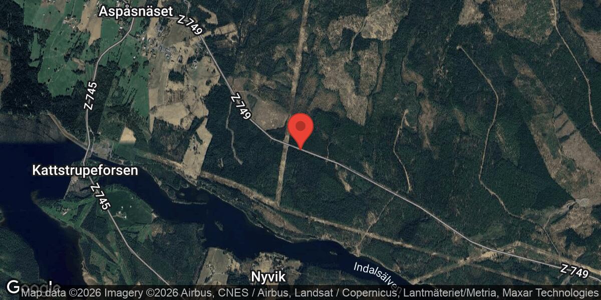 Brand i fordon på väg 749 mellan Storsved och Aspåsnäset