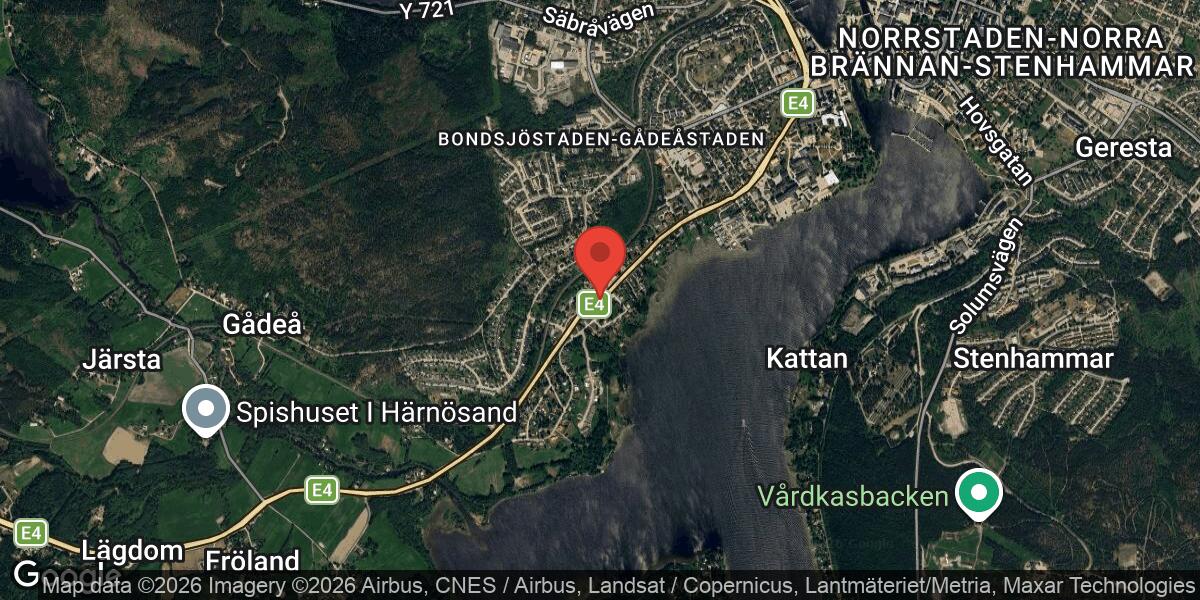 Lastbilsdäck vid vägkanten på E4 norrgående vid Haga