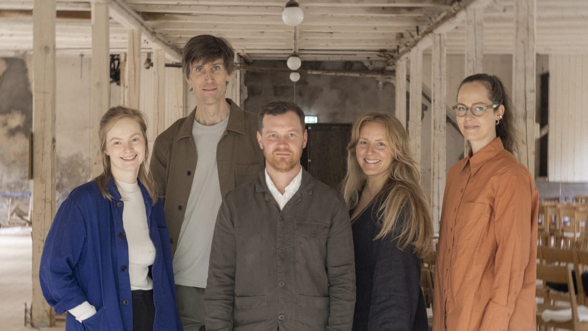 Hundraåriga tallar blir design – FORM + FURA ställs ut på Kulturgatan i Bodafors