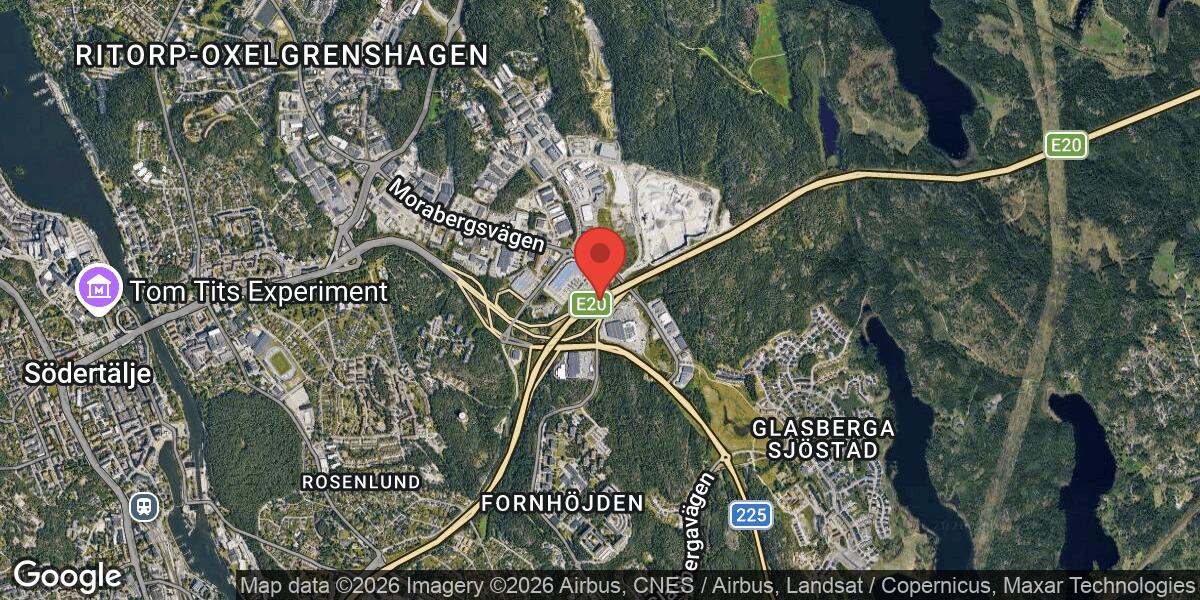 Föremål på vägen efter påkörd grävling på E4 vid Moraberg