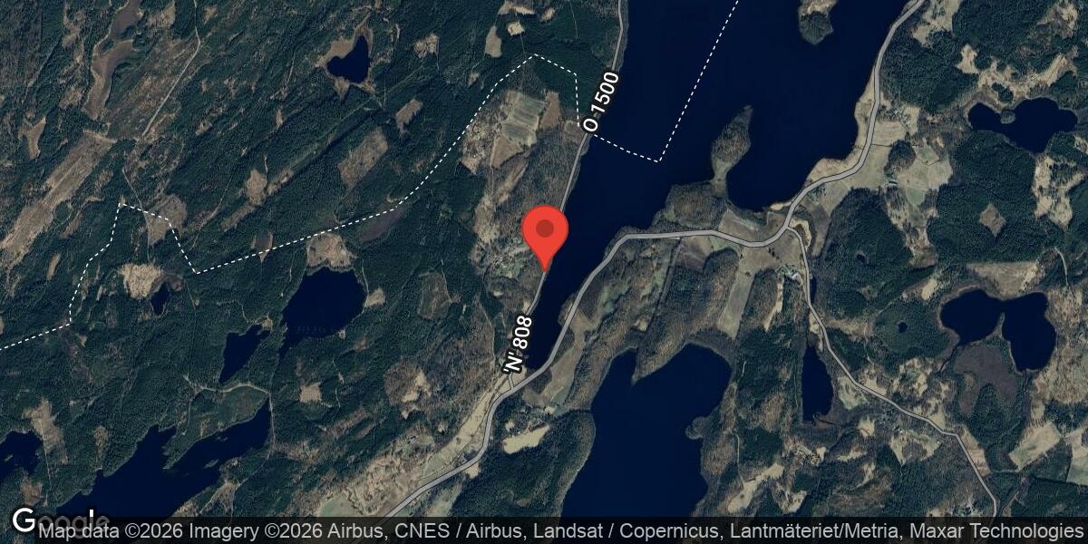 Vägarbete med dikesrensning på väg 808 vid Unnebo pågår dagtid