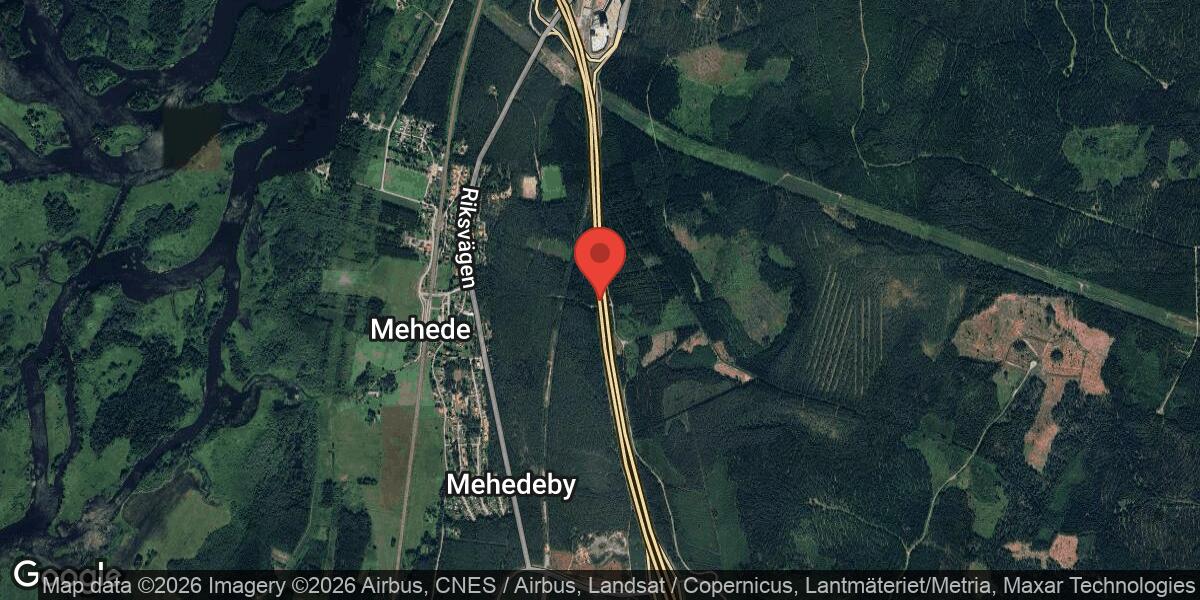 Föremål på vägen på E4 mellan Älvkarlen och Mehedeby