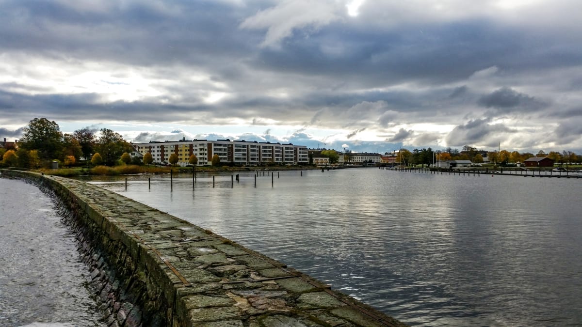 Regnig start och vägarbeten i dagens Vänersborg