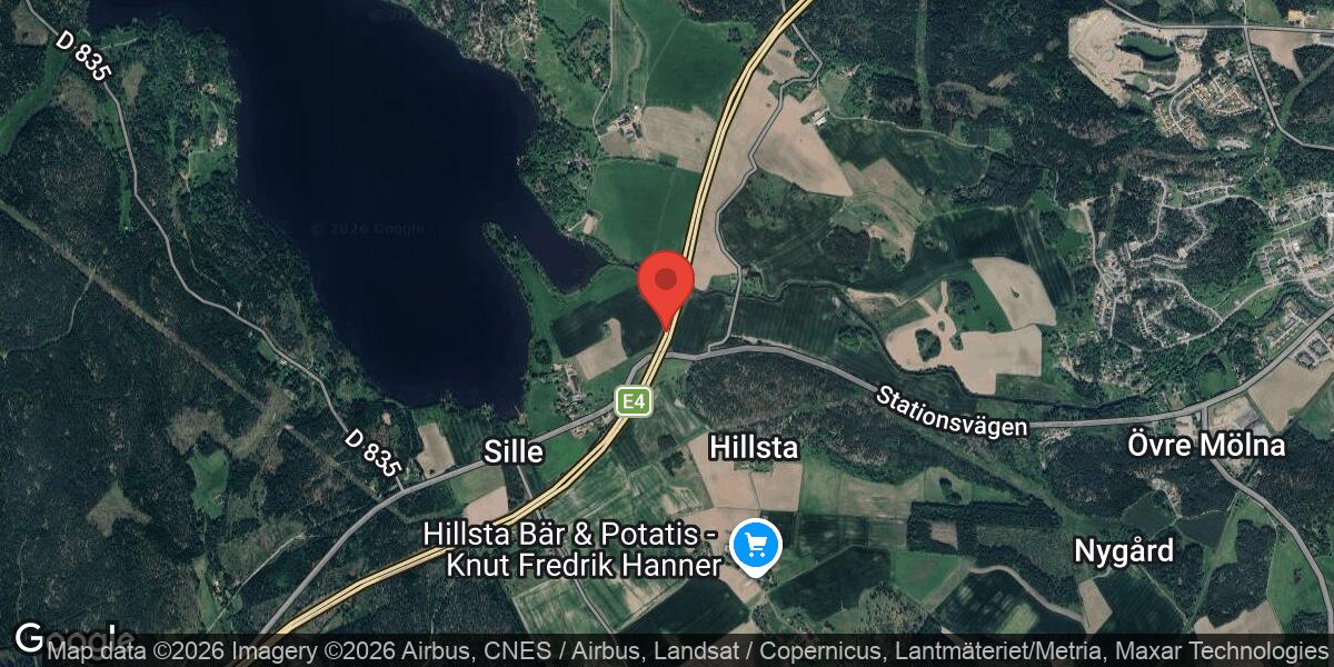 Brand i personbil på E4 mellan Vagnhärad och Sillekrog