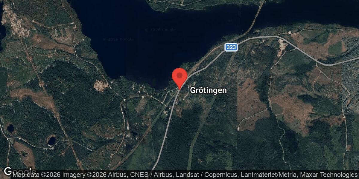 Vägarbete och vägsopning på Väg 323 mellan Bräcke och Nyhems Kyrka