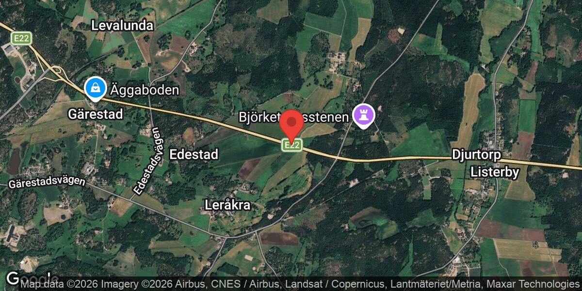 Släpkärra på vägbanan påverkar trafiken på E22 öster om Ronneby