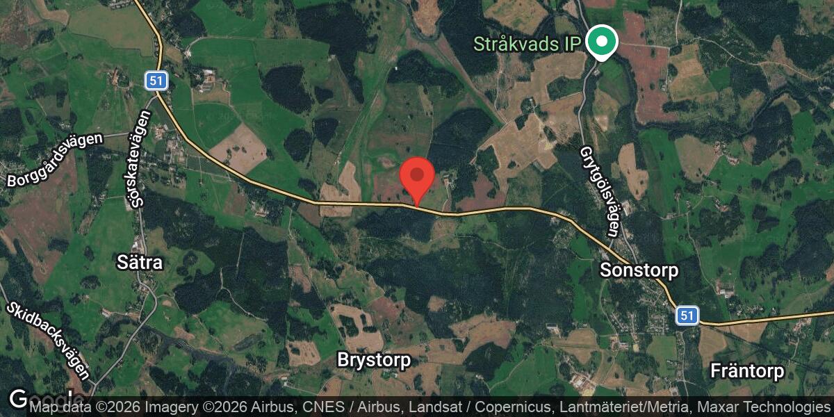 Målning av väglinjer på Väg 51 mellan Börsjö och Karlstorp pågår