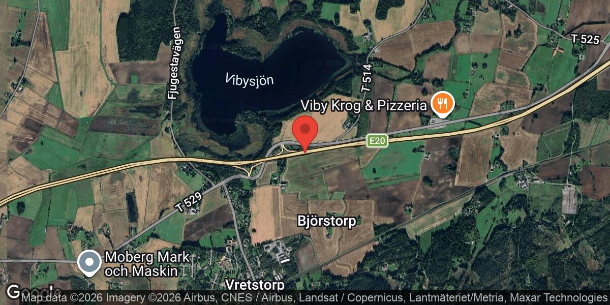 Omfattande brand på E20 mellan Vretstorp och Vallby påverkar trafiken