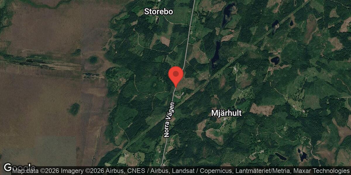 Brand i personbil på väg 610 norr om Anderstorp