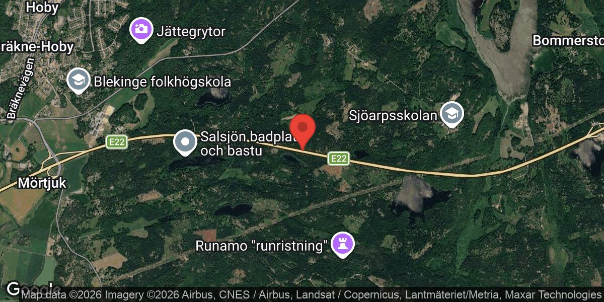 Föremål på vägbanan på E22 mellan Galtsjön och Bräkne-Hoby