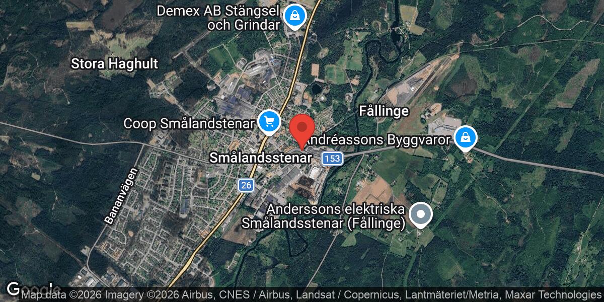 Järnvägsbommar nere på väg 153 mellan Smålandsstenar och Fållinge