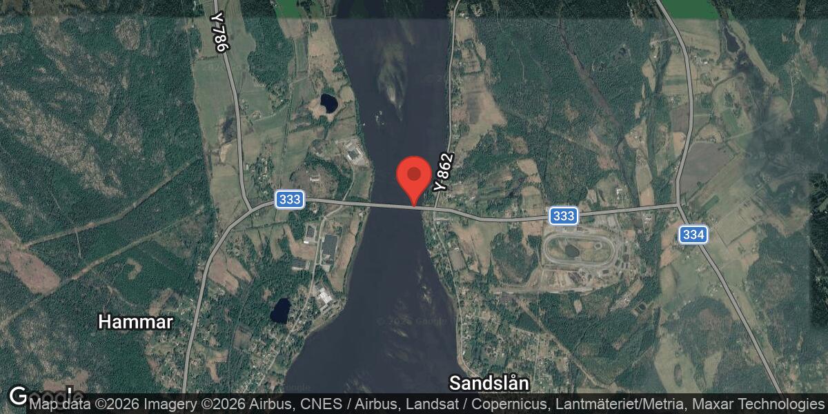 Trafikolycka med flera personbilar vid korsningen vid Hammarsbron