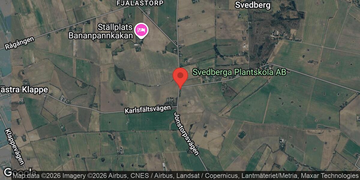 Singelolycka med personbil och husvagn vid Karlsfält på väg 1386