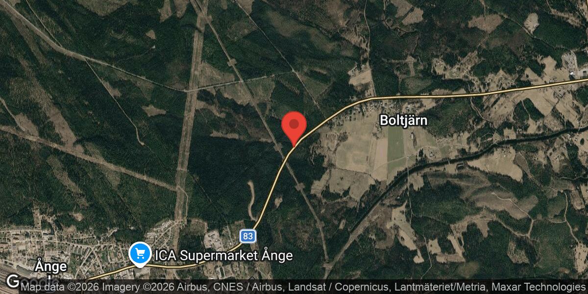 Nedfallet träd på väg 83 mellan Ånge och Hallsta påverkar trafiken